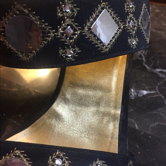 St.John Heels Black 9.5 with Beautiful Design - Picture 5 of 16